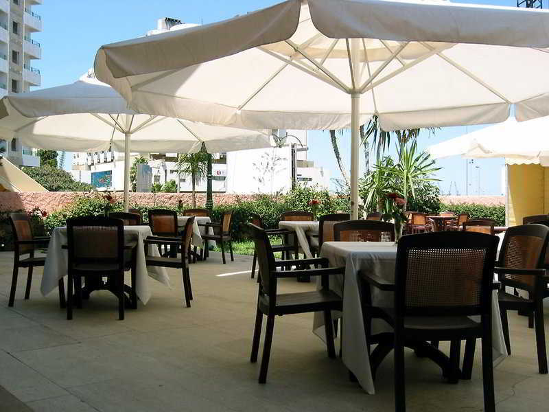 El Oumnia Puerto & Spa Tanger Restoran gambar